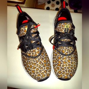 Lightweight comfy New Balance Sneakers SZ 8.5 leopard print